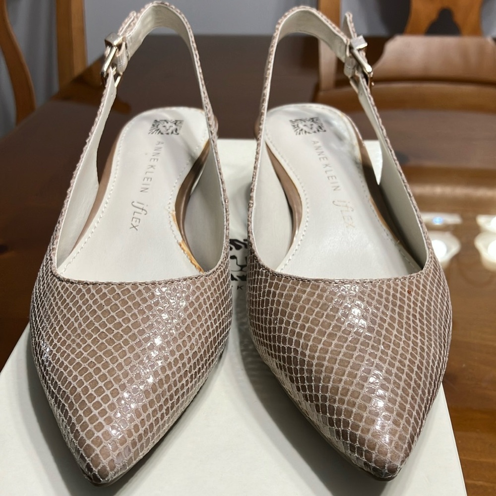 Anne Klein Tan Heels with Slingback and Textured Design